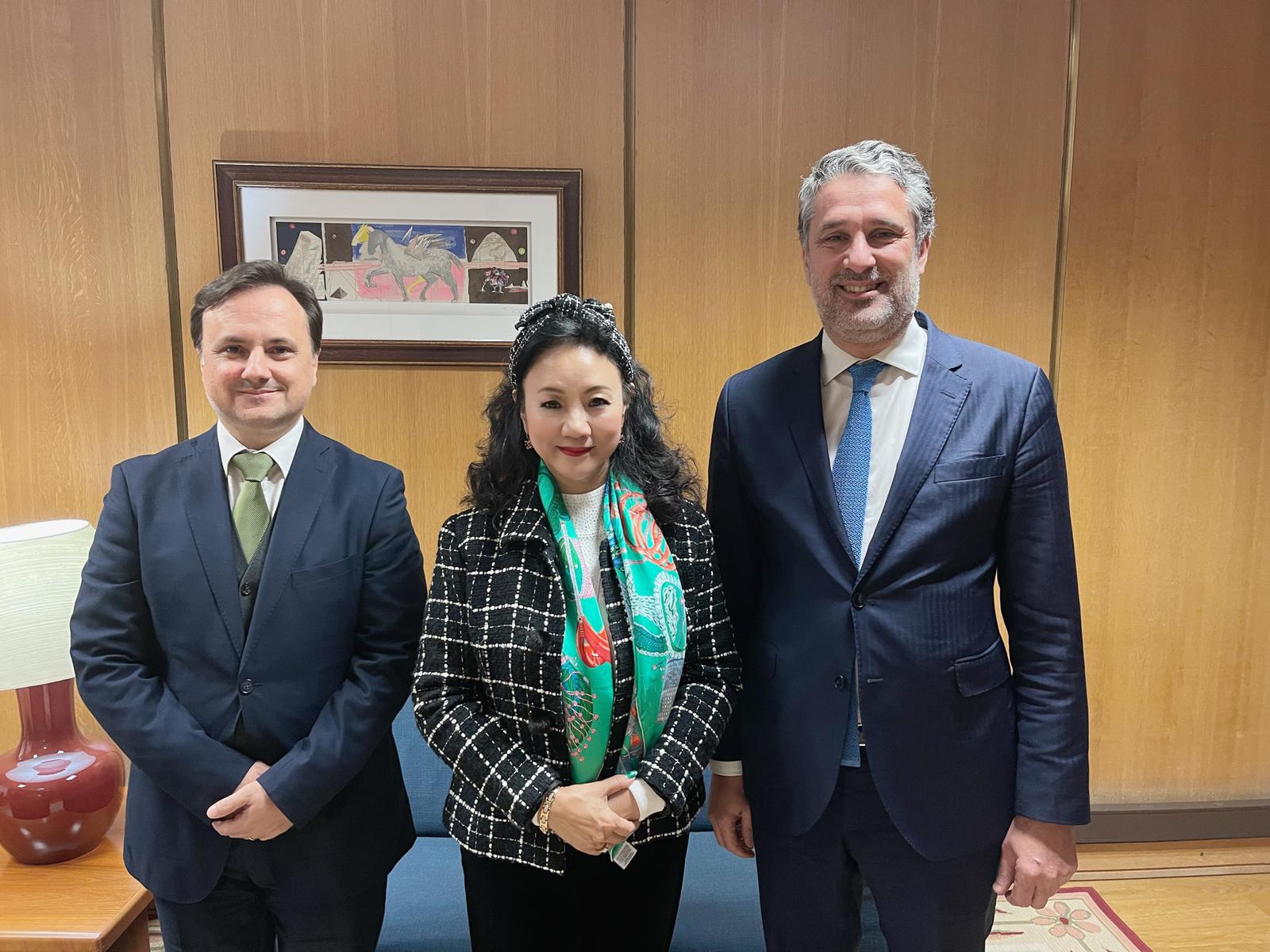 Rita Santos teve um encontro com o Secretário de Estado da Segurança Social, do Ministério do Trabalho, Solidariedade e Segurança Social de Portugal, Dr. Gabriel Bastos.